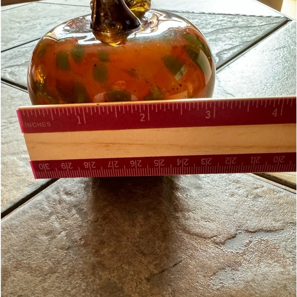 PIER 1 IMPORTS. NWT. Green/Orange Glass Apple. - Picture 4 of 4